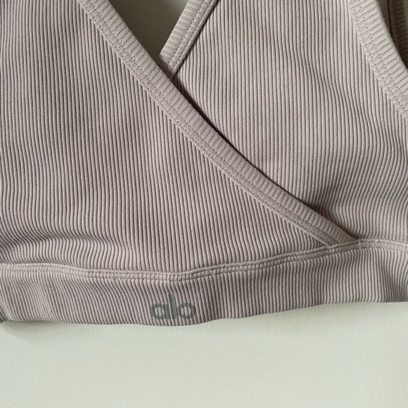 Alo Yoga Togetherness Ribbed V Neck Sports Bra Light Lavender  Sz S - Picture 6 of 8